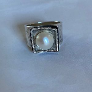 Sterling silver ring with freshwater pearl